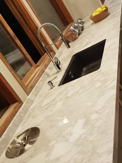 CONFECCION E INSTALACION DE CUBIERTAS | Superficiesmarmol.cl